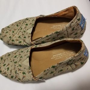 Used comfy Toms shoes